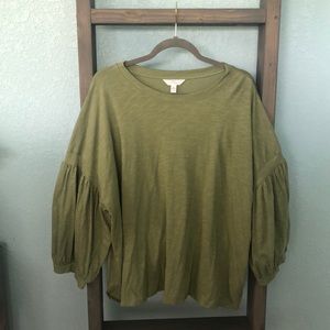 Green bubble sleeve top